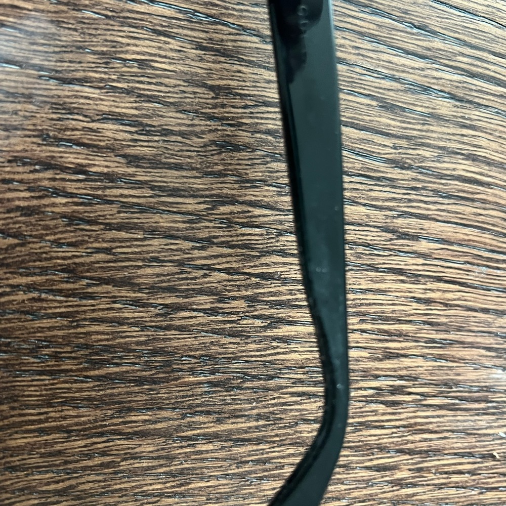 Gucci Classic Black Frames - image 4